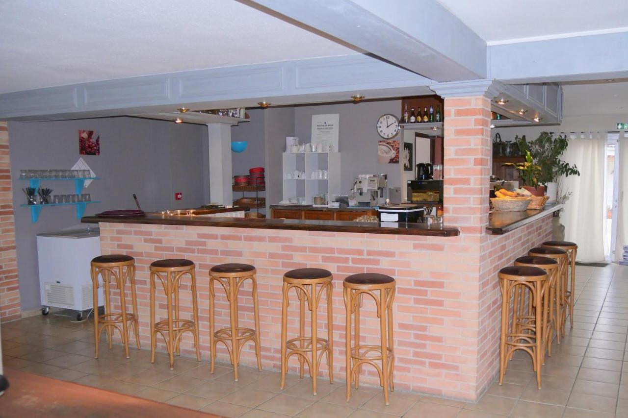 Hotel Restaurant Du Lac Graulhet エクステリア 写真