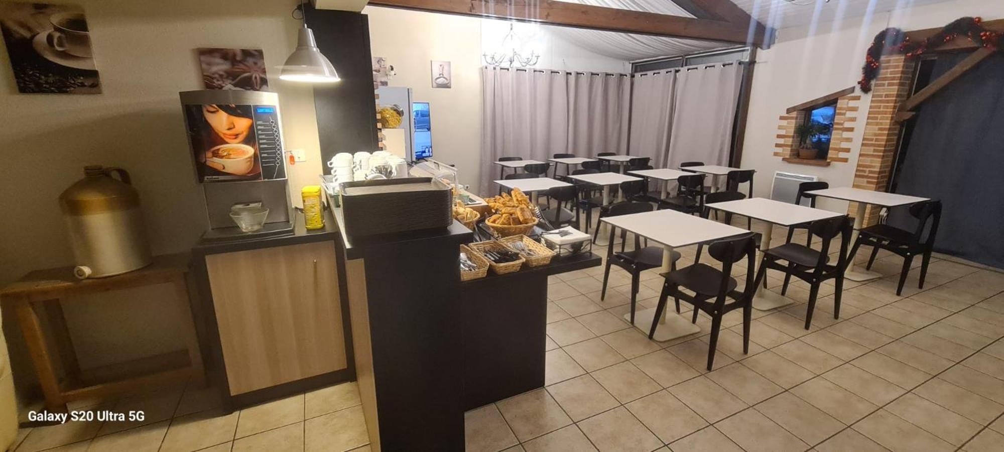 Hotel Restaurant Du Lac Graulhet エクステリア 写真